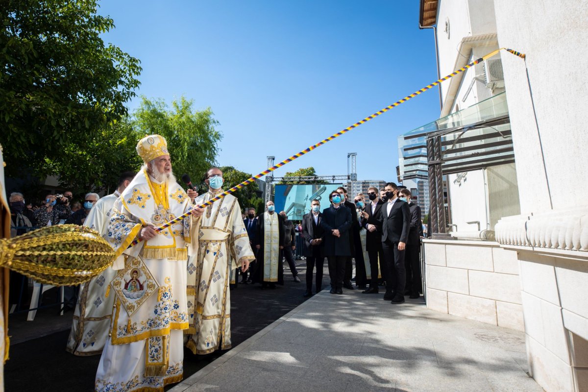 Veșmânt de har pentru biserica Parohiei Brâncuși din Capitală 186787