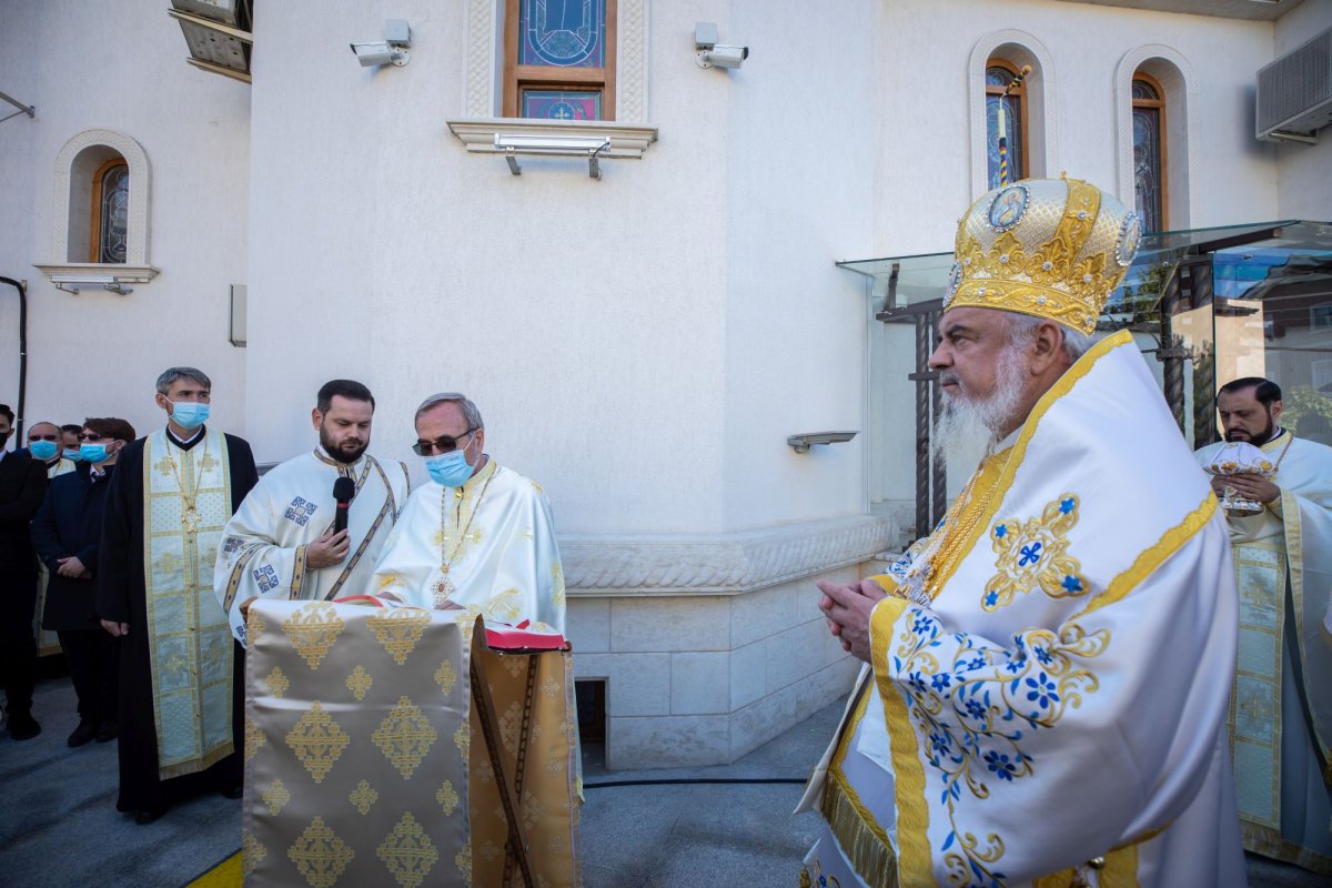 Veșmânt de har pentru biserica Parohiei Brâncuși din Capitală 186791