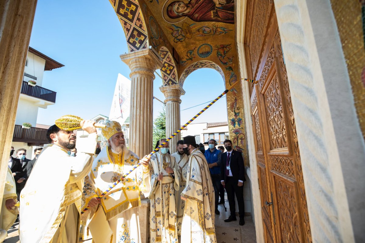 Veșmânt de har pentru biserica Parohiei Brâncuși din Capitală 186794