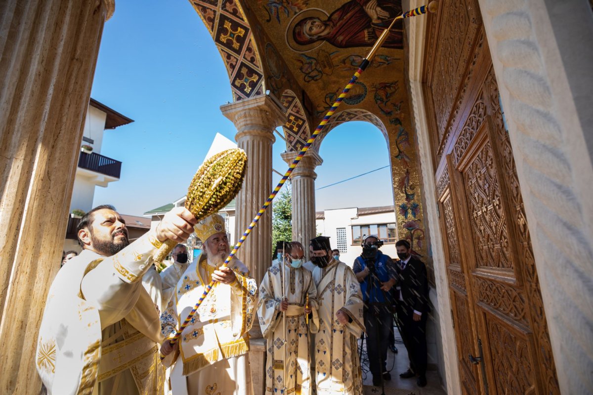 Veșmânt de har pentru biserica Parohiei Brâncuși din Capitală 186795