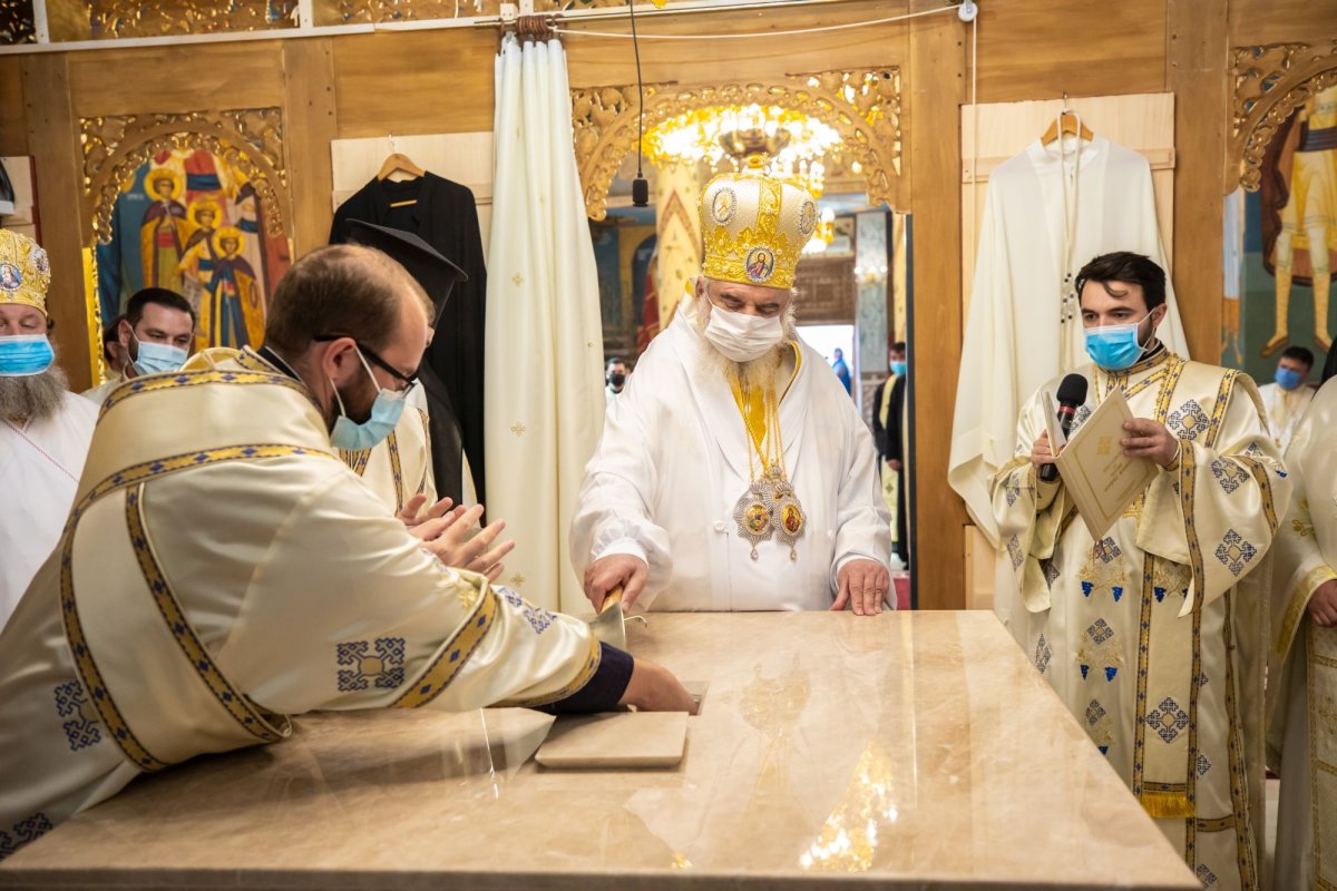 Veșmânt de har pentru biserica Parohiei Brâncuși din Capitală 186801