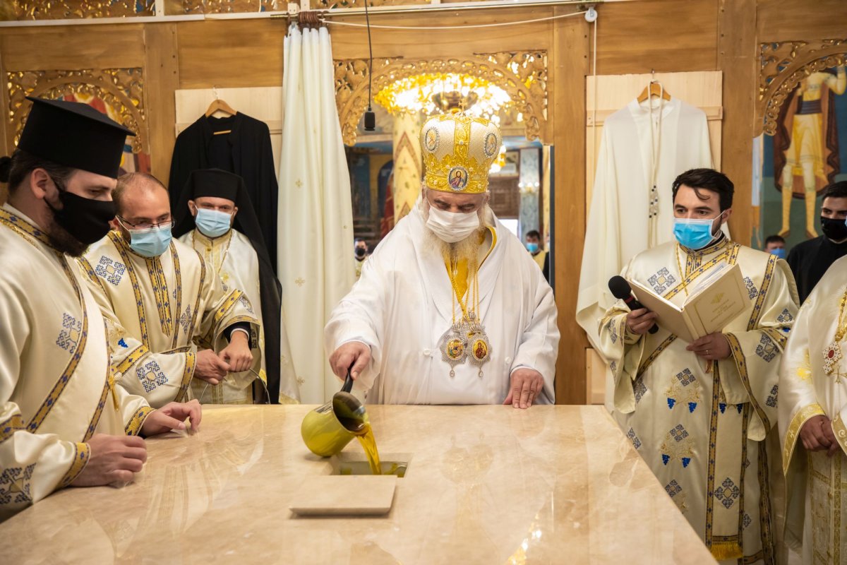 Veșmânt de har pentru biserica Parohiei Brâncuși din Capitală 186802