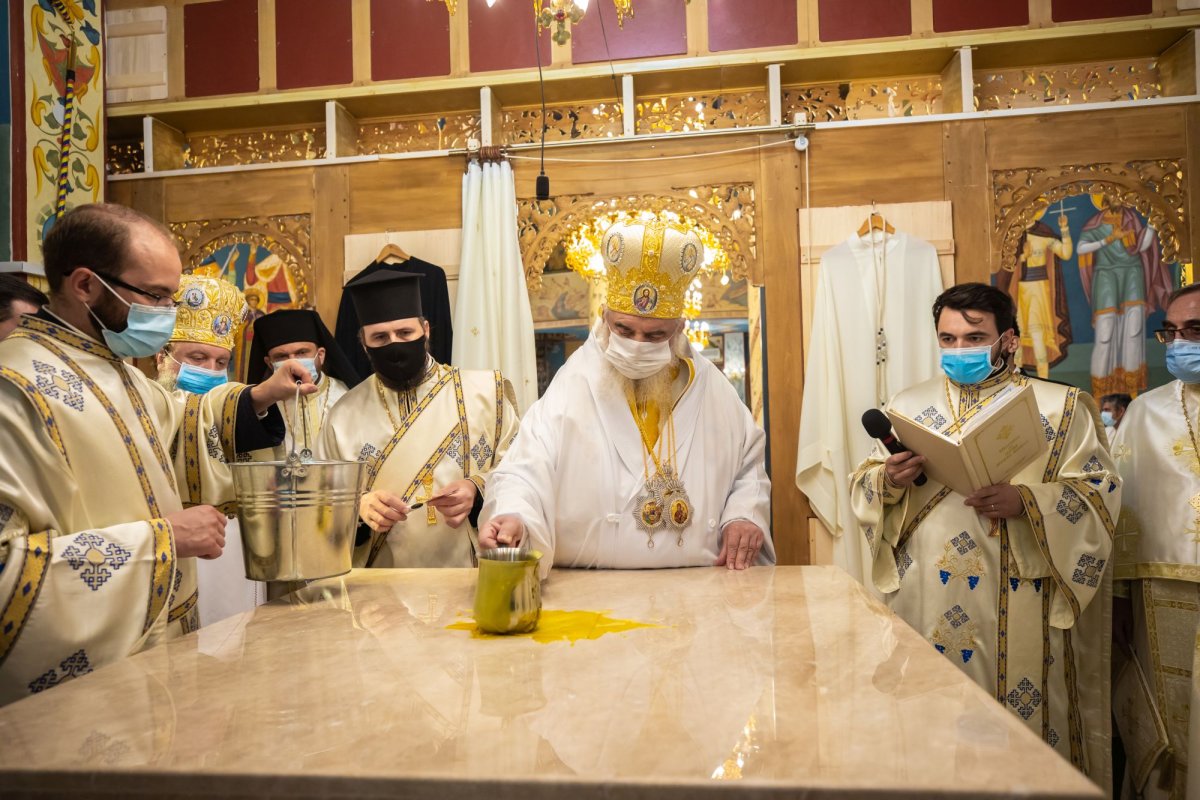 Veșmânt de har pentru biserica Parohiei Brâncuși din Capitală 186803