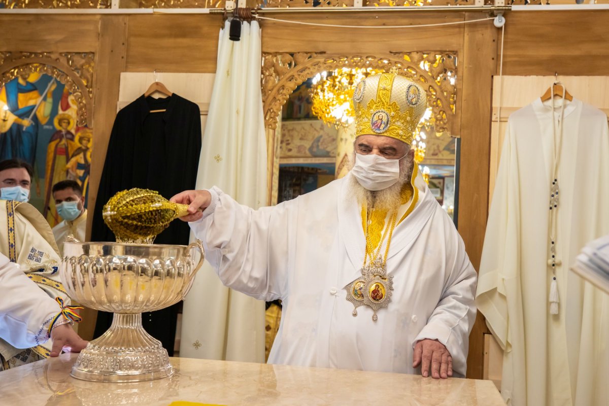 Veșmânt de har pentru biserica Parohiei Brâncuși din Capitală 186805