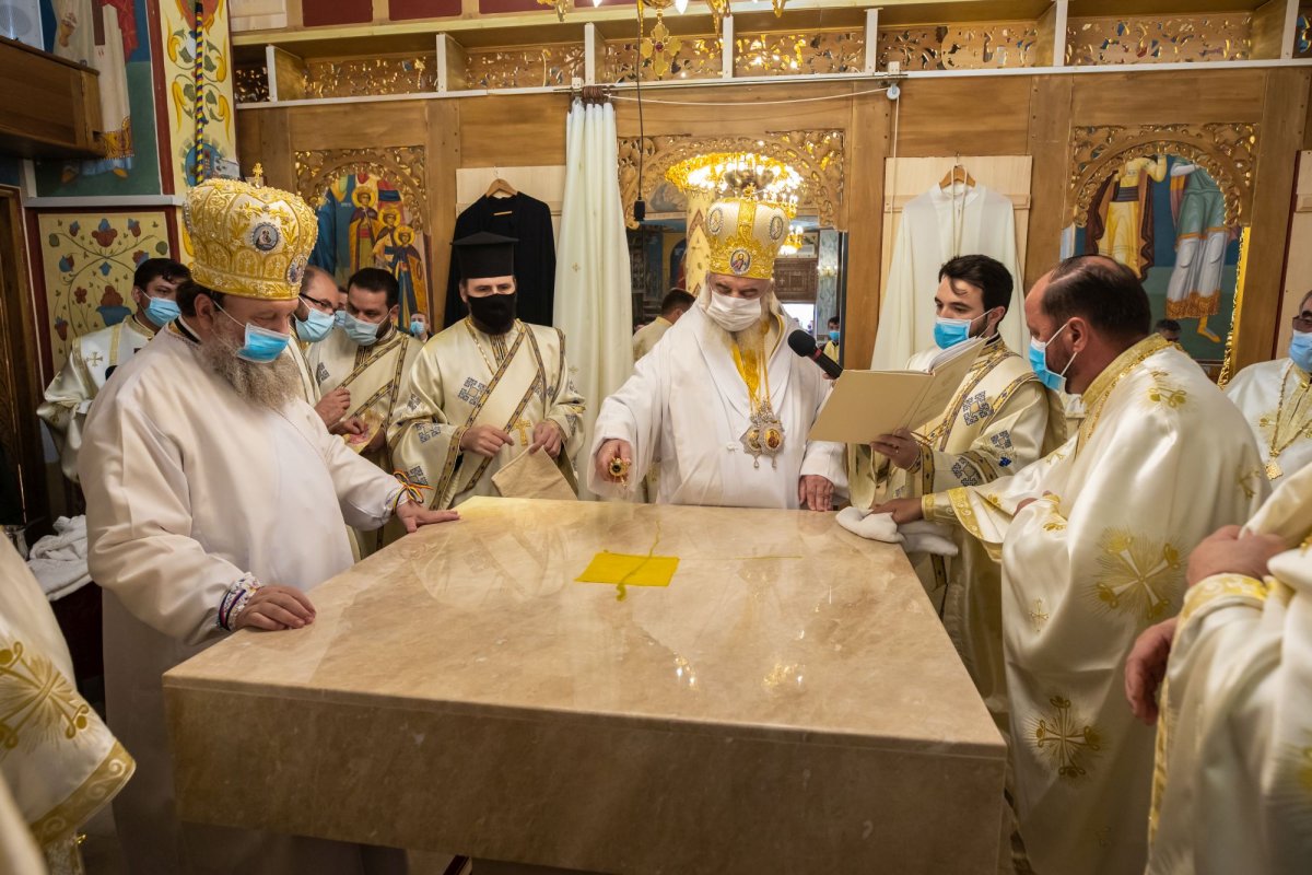 Veșmânt de har pentru biserica Parohiei Brâncuși din Capitală 186806