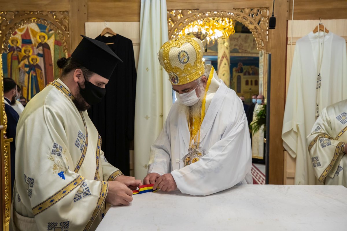 Veșmânt de har pentru biserica Parohiei Brâncuși din Capitală 186810