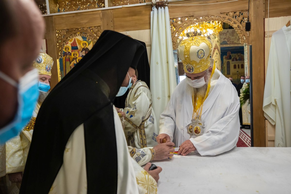 Veșmânt de har pentru biserica Parohiei Brâncuși din Capitală 186811