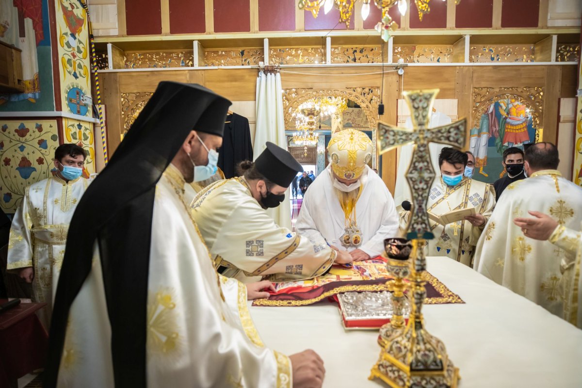 Veșmânt de har pentru biserica Parohiei Brâncuși din Capitală 186812