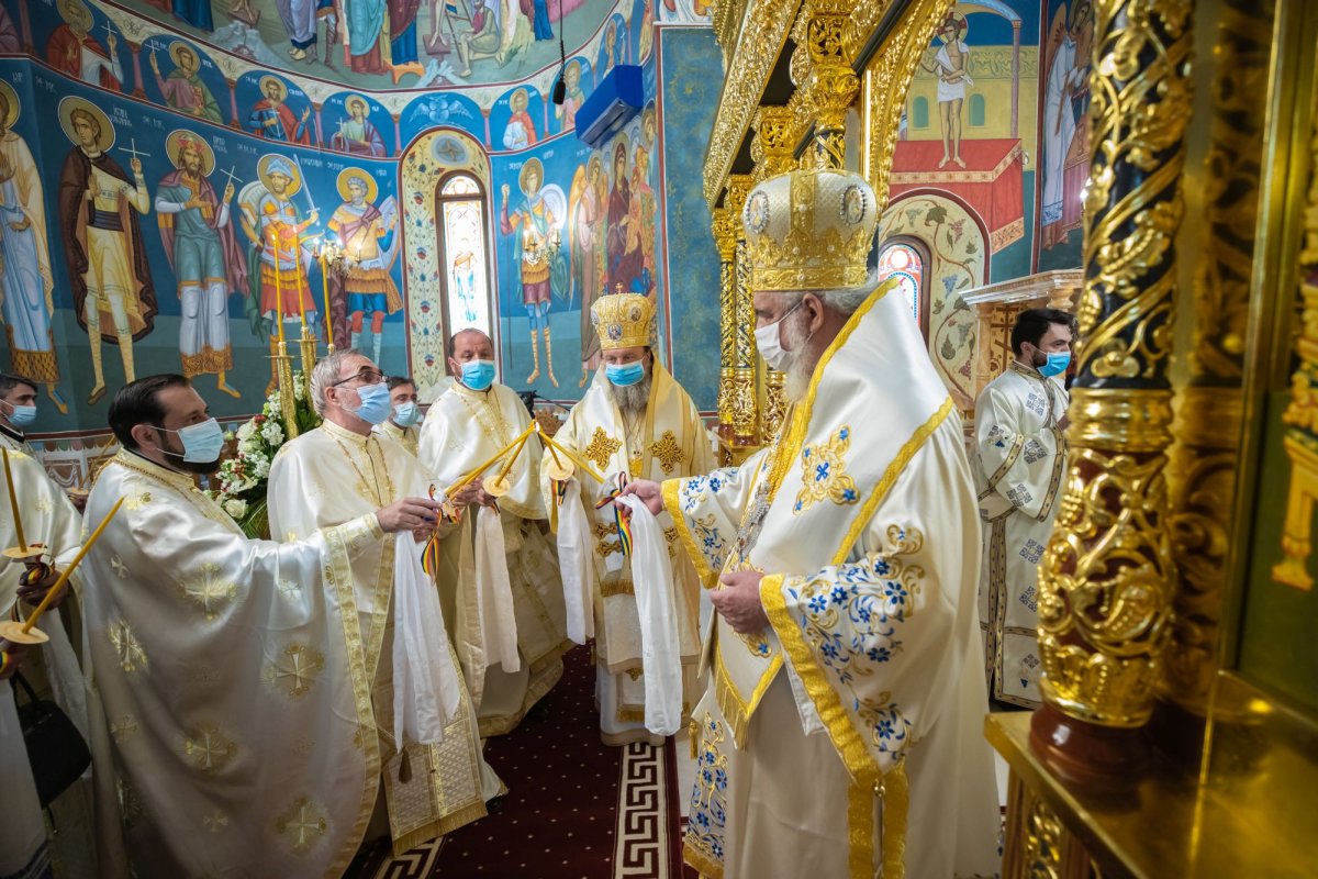 Veșmânt de har pentru biserica Parohiei Brâncuși din Capitală 186814