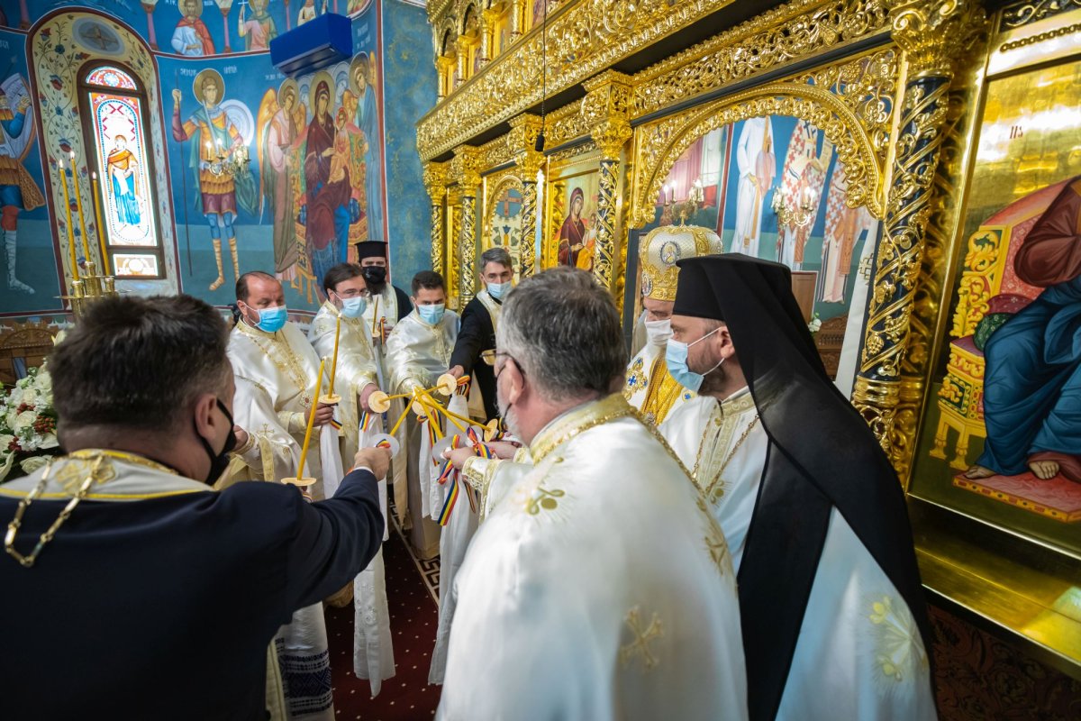 Veșmânt de har pentru biserica Parohiei Brâncuși din Capitală 186815