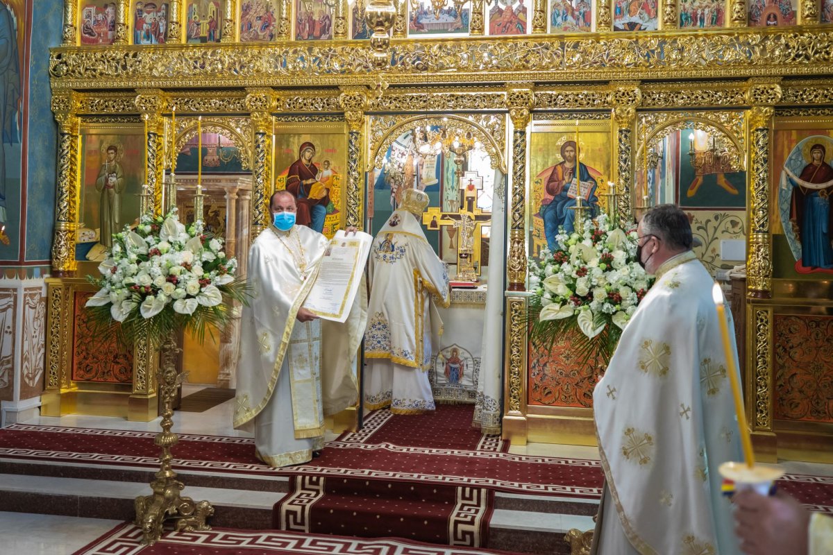 Veșmânt de har pentru biserica Parohiei Brâncuși din Capitală 186818