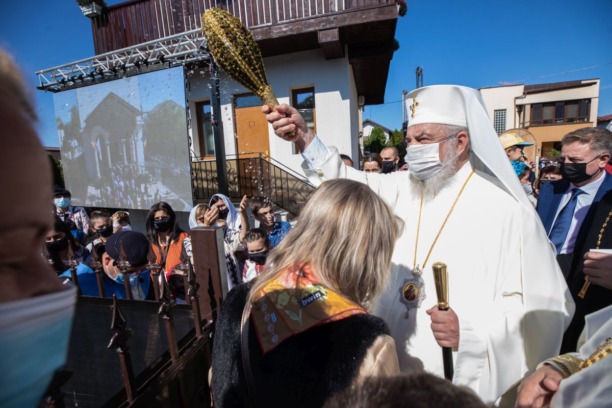 Veșmânt de har pentru biserica Parohiei Brâncuși din Capitală 186822