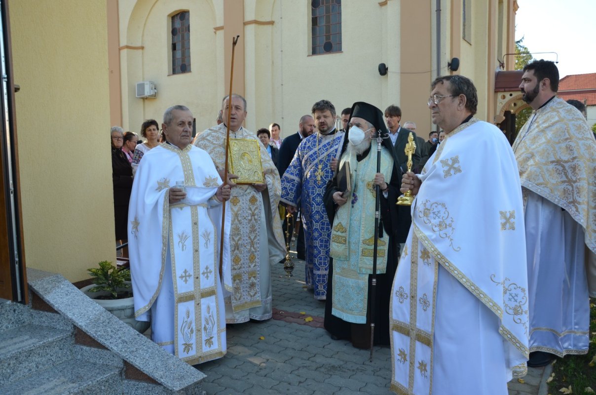 Binecuvântarea lucrărilor realizate la o biserică din orașul Arad 186915