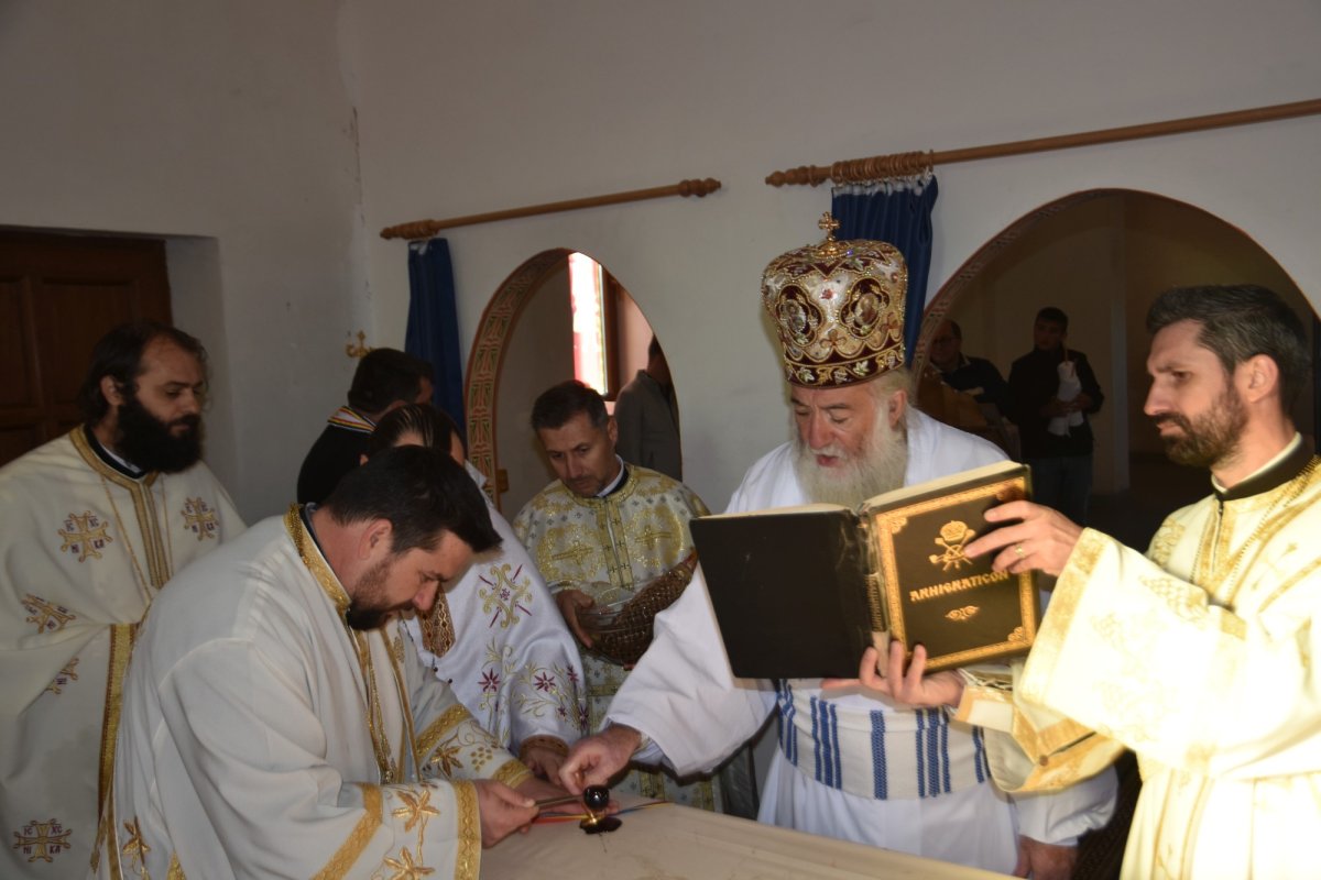 Biserică nouă într-un sat pe unde a trecut Sfântul Nicodim de la Tismana 186874