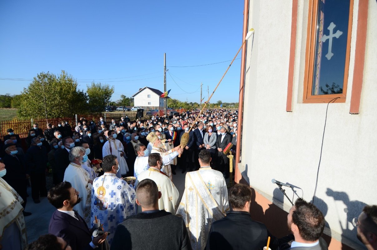 Eveniment duhovnicesc important pentru o comunitate din Dâmbovița 186872