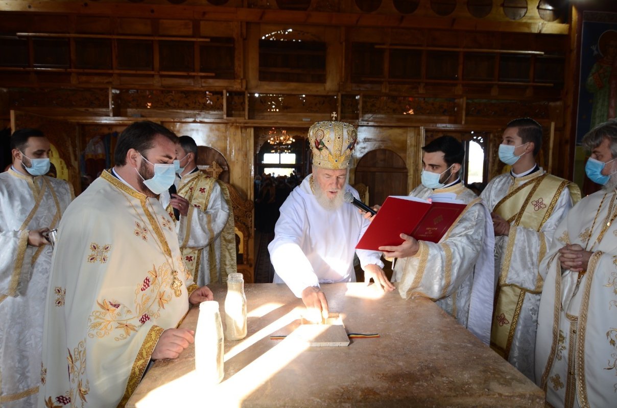 Eveniment duhovnicesc important pentru o comunitate din Dâmbovița 186873