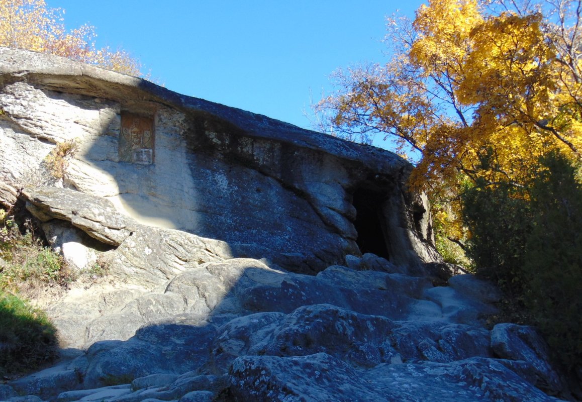 Sihăstria Mănăstirii Turnu sub harul Cuvioșilor Daniil și Misail 186902