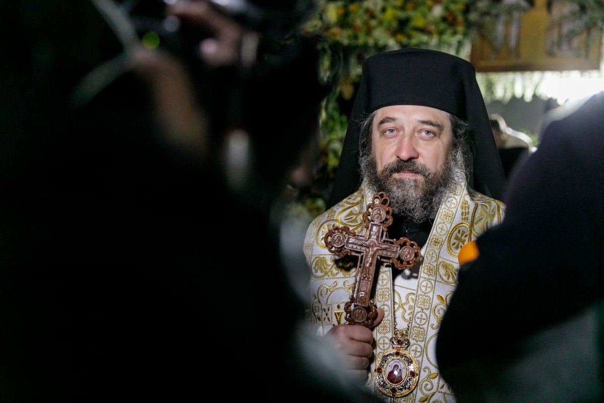 Racla cu moaștele Sfintei Parascheva a fost așezată în curtea Catedralei Mitropolitane 187315