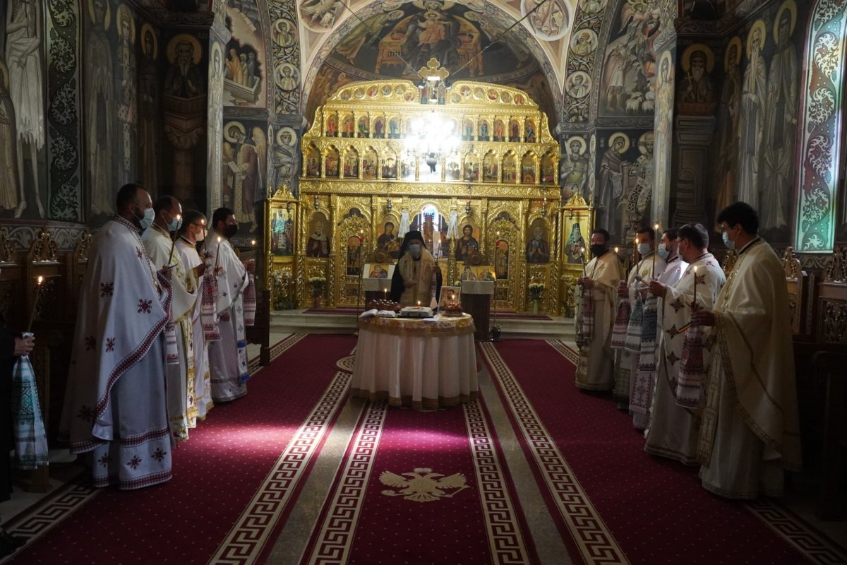 Revederea după 20 de ani de la absolvirea Seminarului Teologic din Galaţi 187390