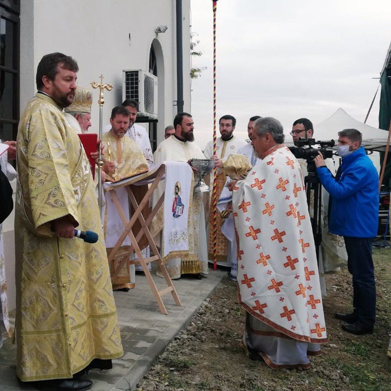 Binecuvântare și înnoire în Parohia Poienarii Apostoli 187602