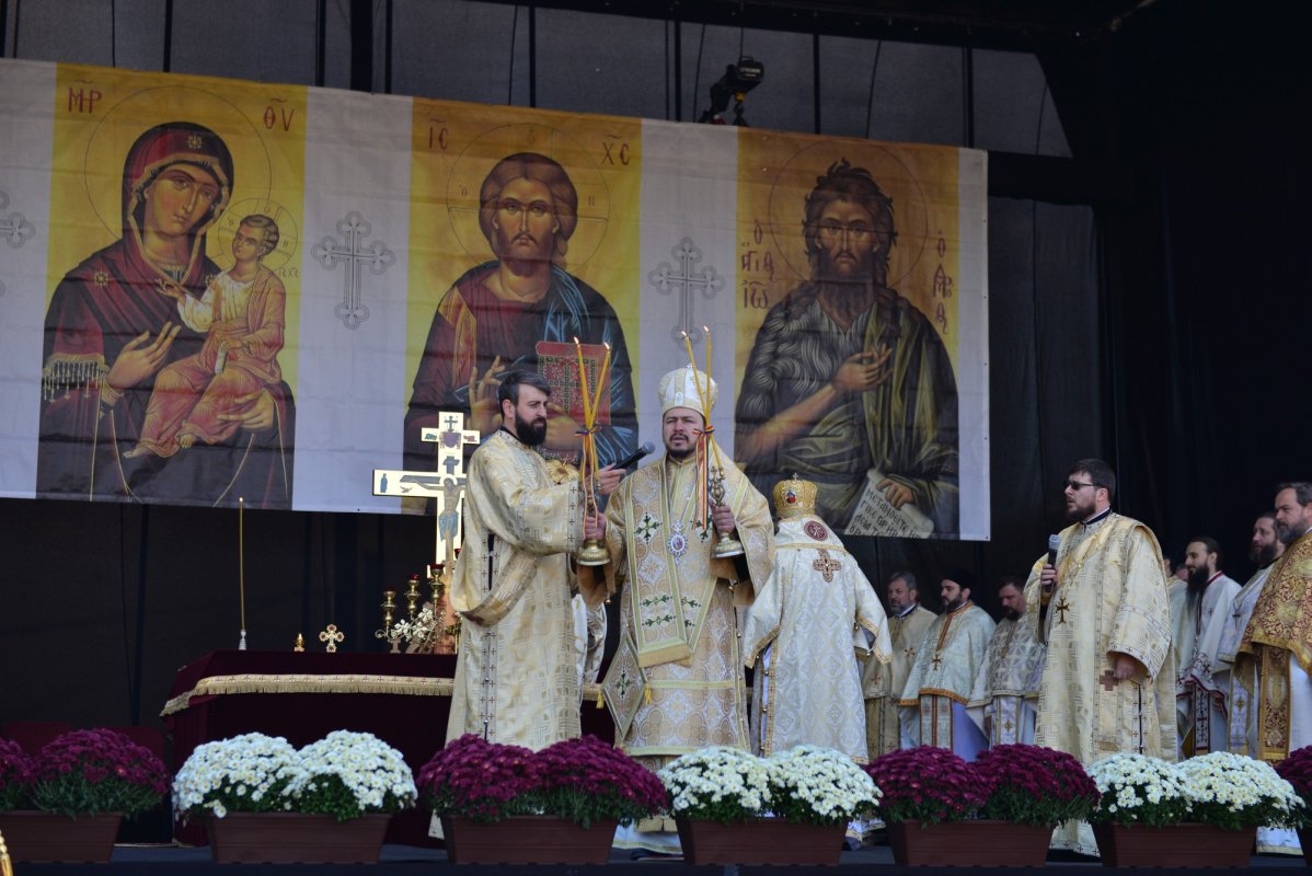 Una dintre cele mai frumoase biserici nou construite în Iași, sfințită de trei ierarhi 187532