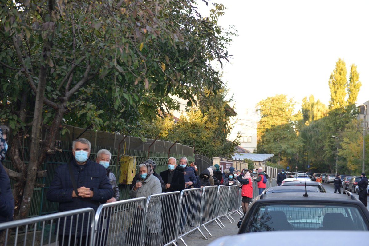 Una dintre cele mai frumoase biserici nou construite în Iași, sfințită de trei ierarhi 187553