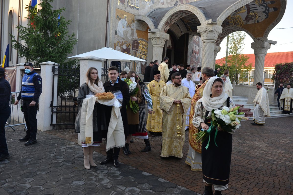 Una dintre cele mai frumoase biserici nou construite în Iași, sfințită de trei ierarhi 187554