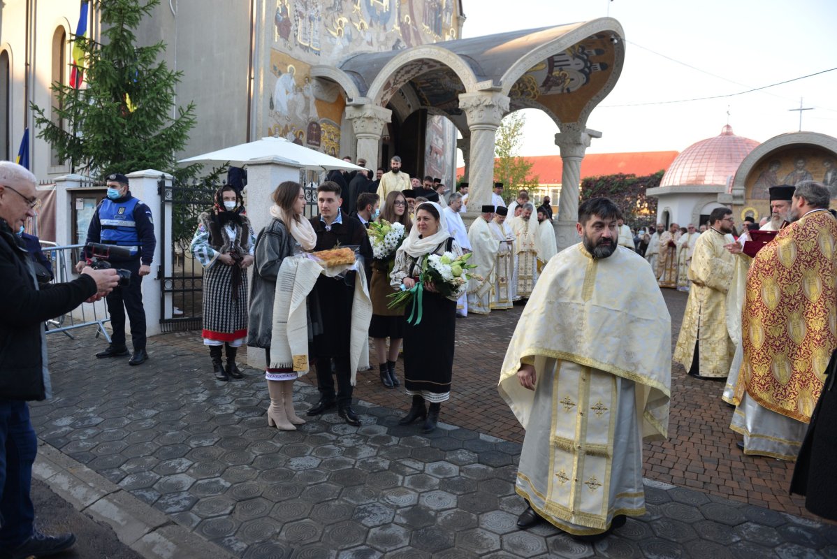 Una dintre cele mai frumoase biserici nou construite în Iași, sfințită de trei ierarhi 187557