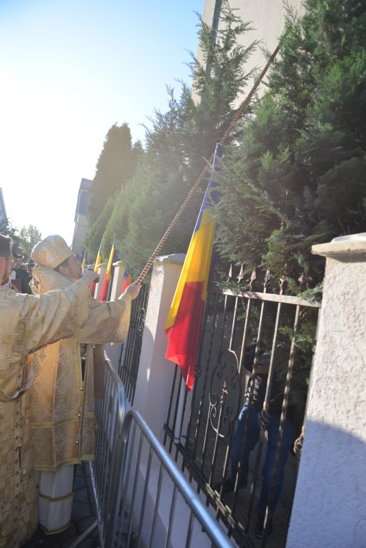 Una dintre cele mai frumoase biserici nou construite în Iași, sfințită de trei ierarhi 187572