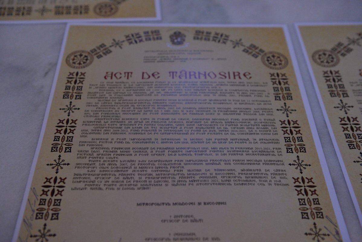 Una dintre cele mai frumoase biserici nou construite în Iași, sfințită de trei ierarhi 187578