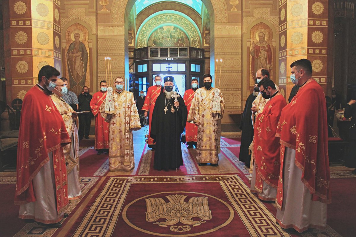 Moment aniversar pentru Mitropolitul Olteniei de ziua Sfinţilor Serghie şi Vah 187835