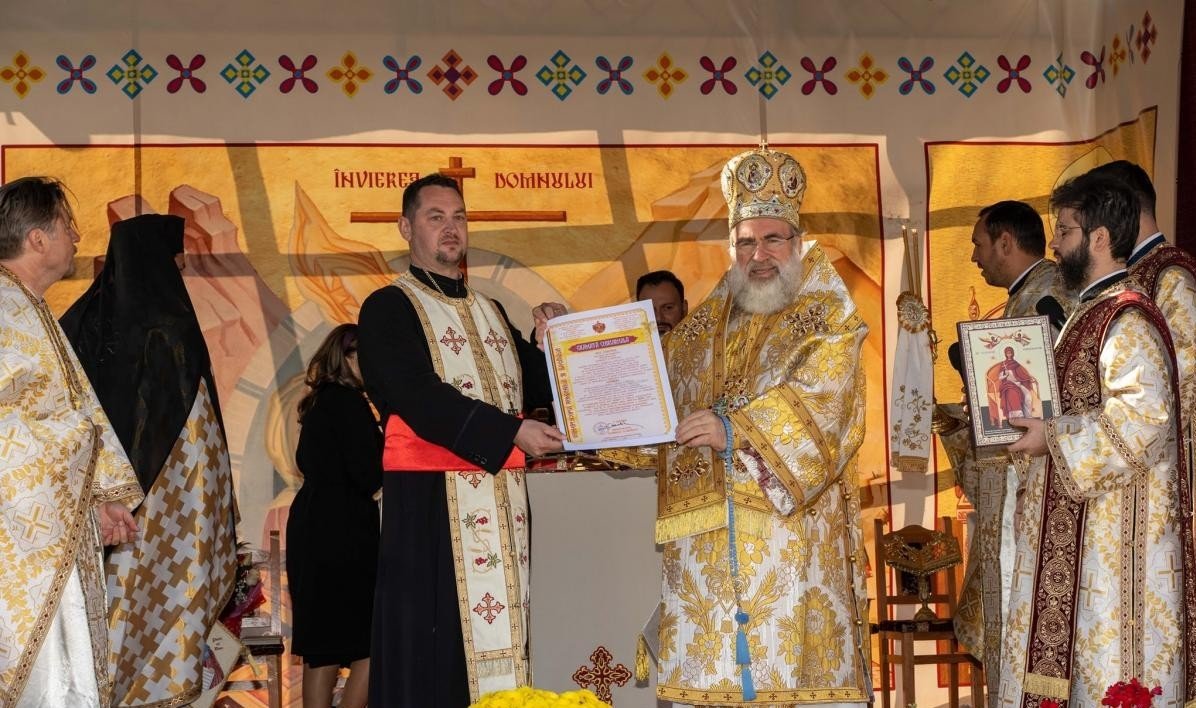 O nouă poartă a cerului sfințită în Arhiepiscopia Romanului și Bacăului 187843