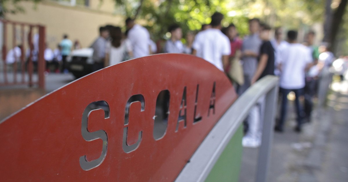 Viața profesorului de religie - mărturie vie a credinței 187651