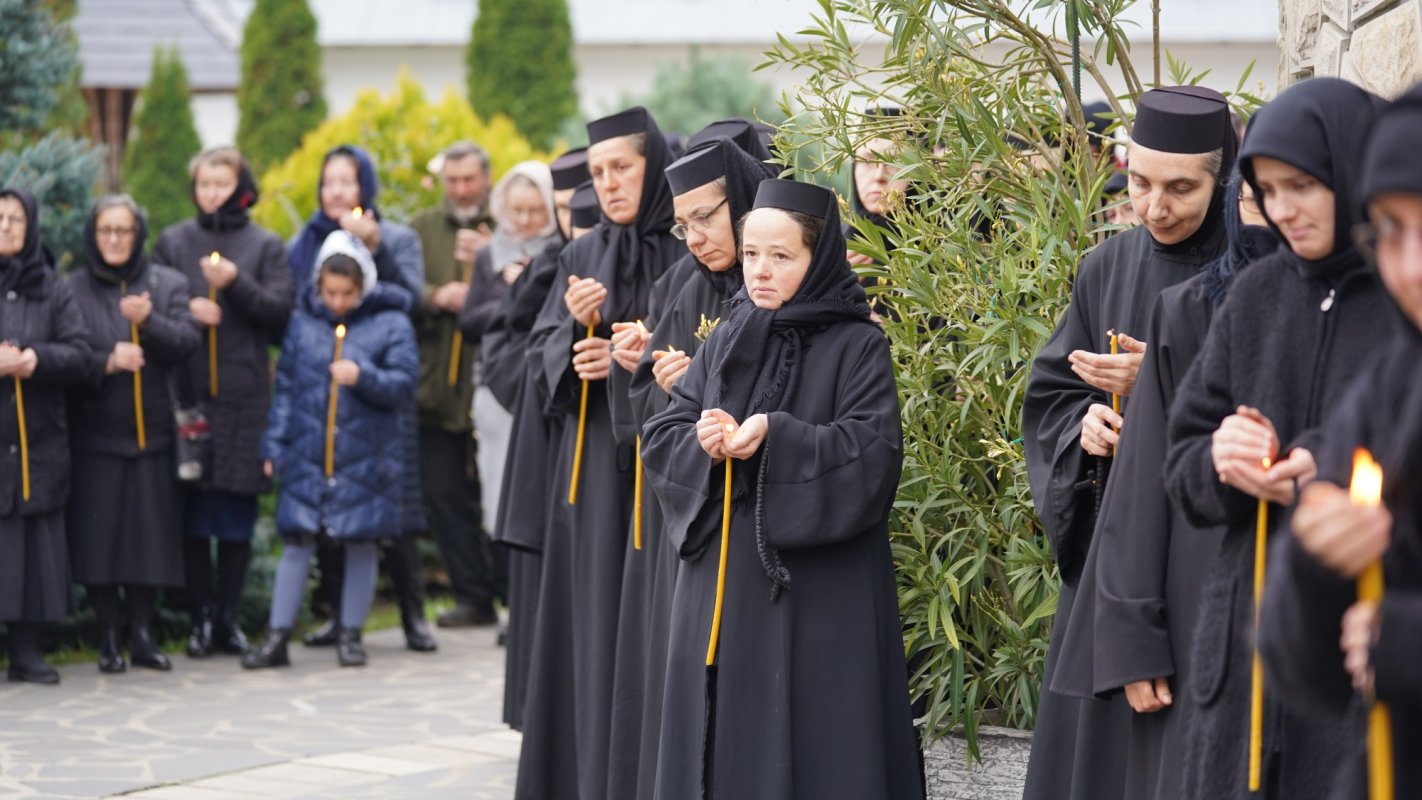 Procesiunea cu moaștele Sfântului Mare Mucenic Ioan cel Nou a ajuns la final 188178