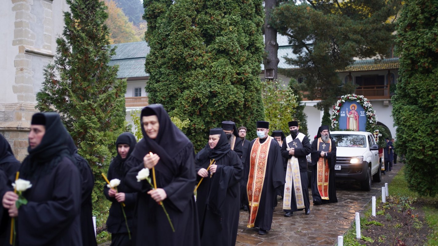 Procesiunea cu moaștele Sfântului Mare Mucenic Ioan cel Nou a ajuns la final 188212