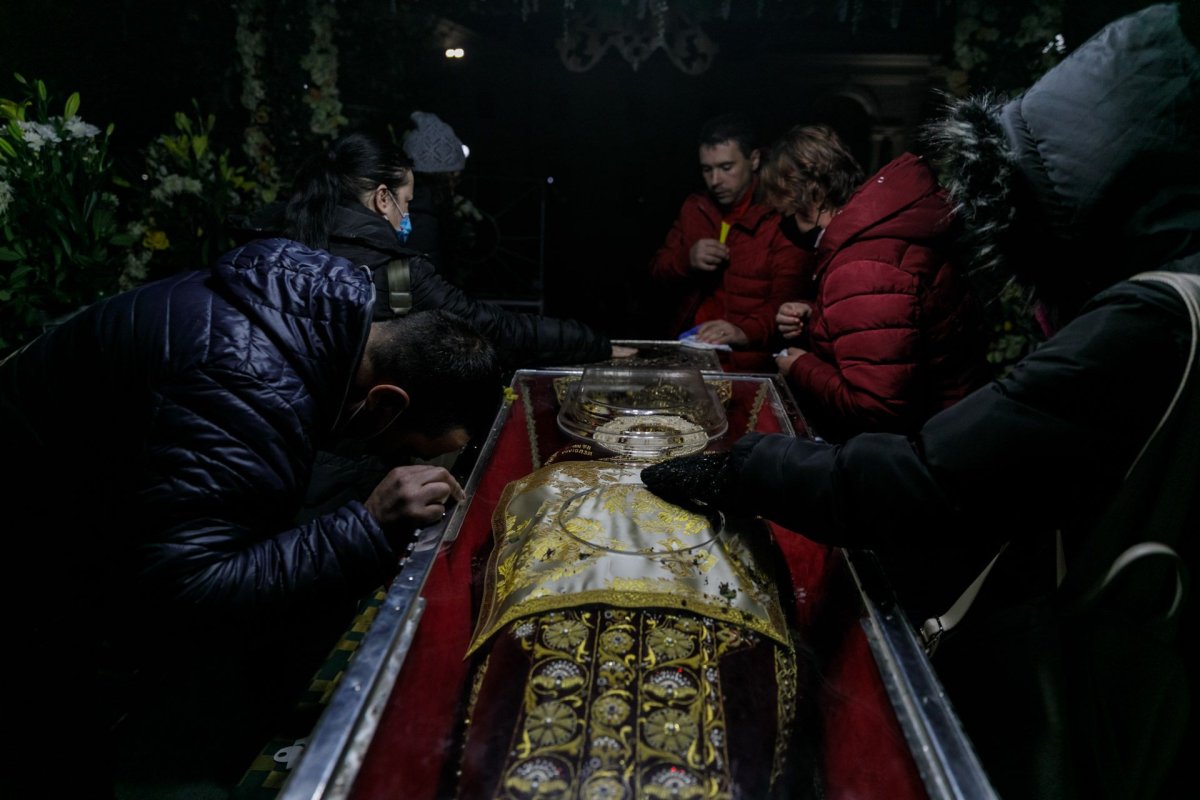 „Să duceţi mărturie în familie şi în cetate că Dumnezeu lucrează la Sfânta Parascheva”  188384