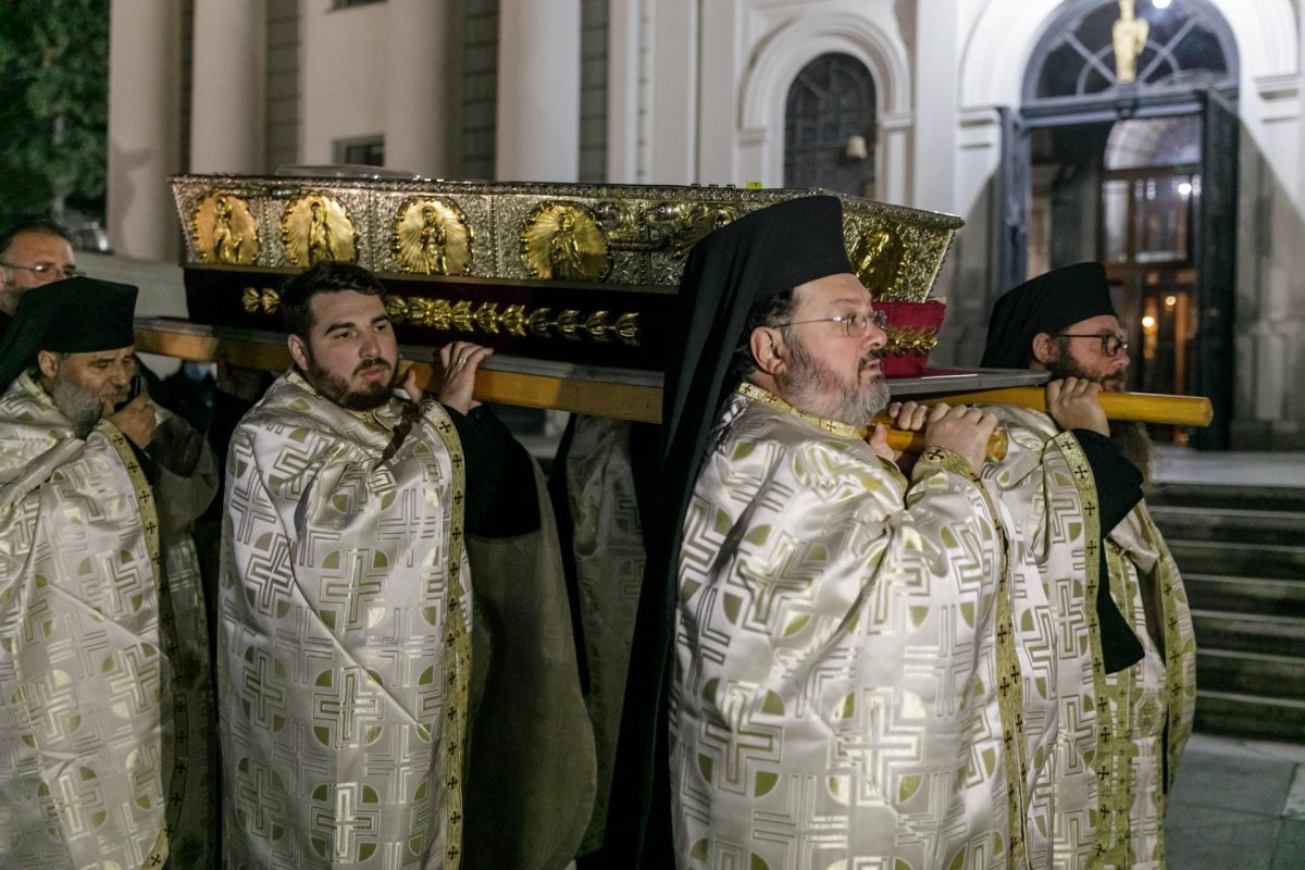 „Să duceţi mărturie în familie şi în cetate că Dumnezeu lucrează la Sfânta Parascheva”  188393