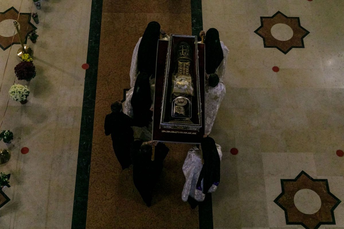 „Să duceţi mărturie în familie şi în cetate că Dumnezeu lucrează la Sfânta Parascheva”  188398