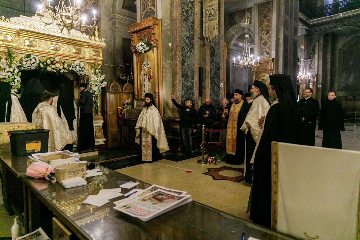 „Să duceţi mărturie în familie şi în cetate că Dumnezeu lucrează la Sfânta Parascheva”  188401