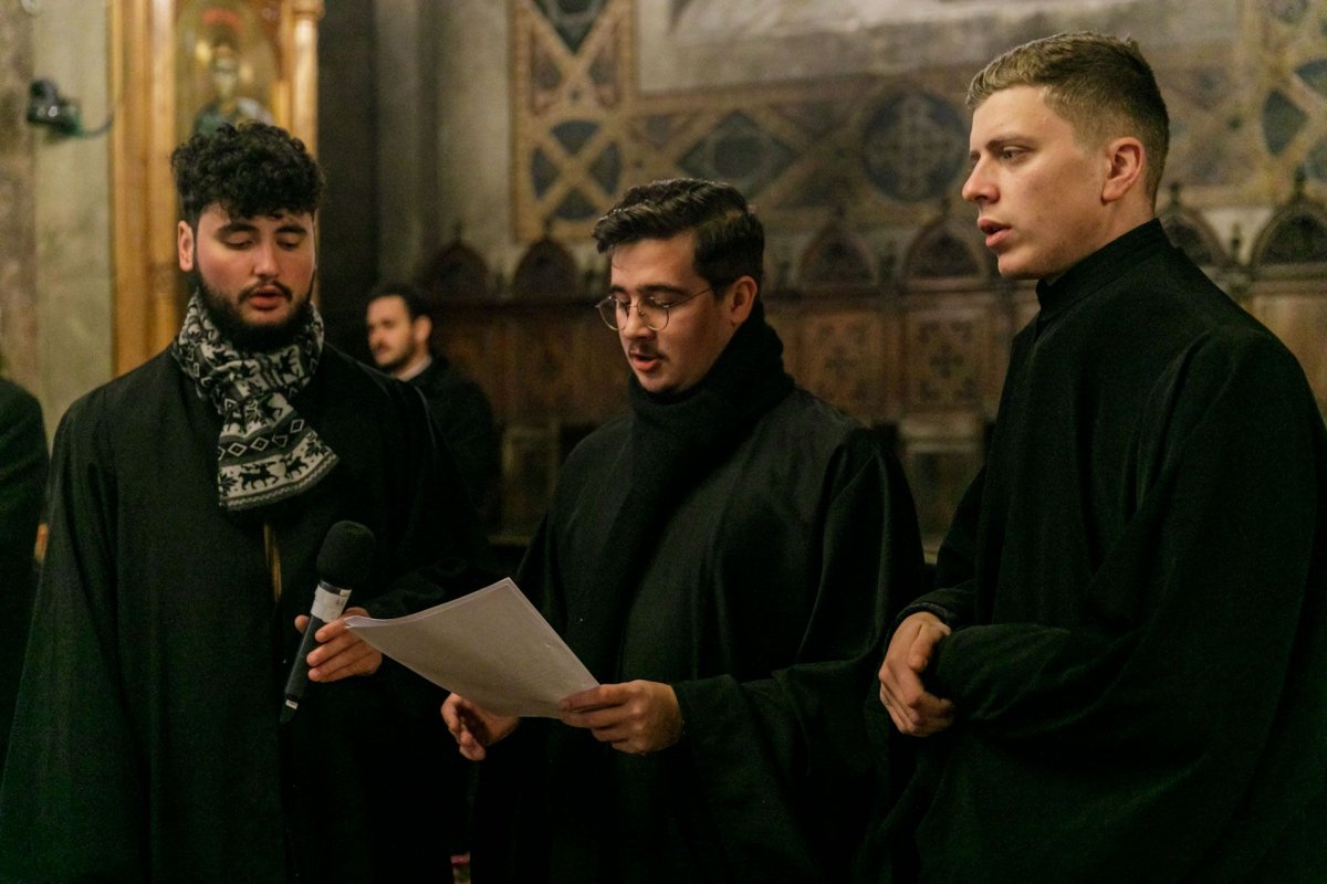 „Să duceţi mărturie în familie şi în cetate că Dumnezeu lucrează la Sfânta Parascheva”  188402