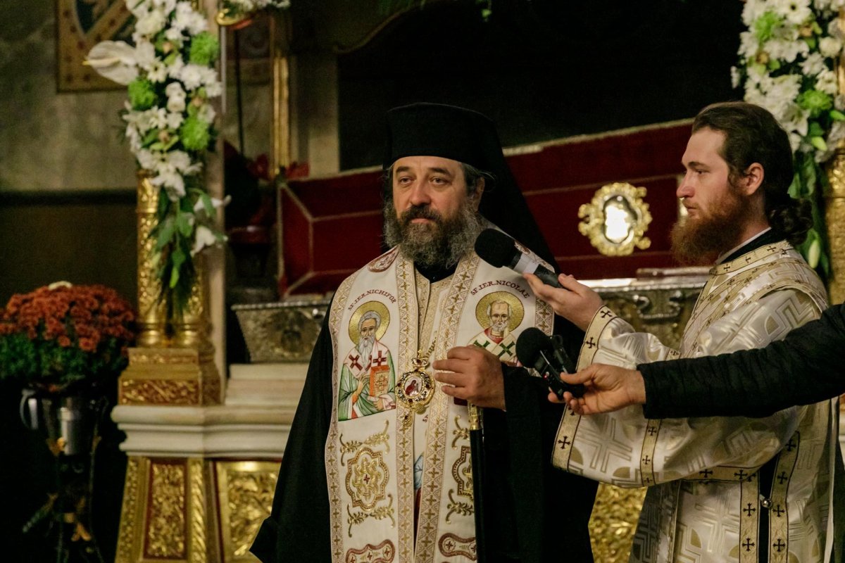 „Să duceţi mărturie în familie şi în cetate că Dumnezeu lucrează la Sfânta Parascheva”  188409