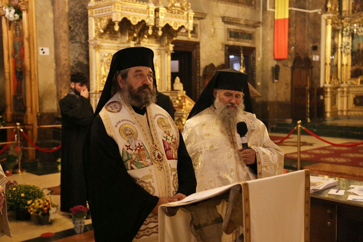 „Să duceţi mărturie în familie şi în cetate că Dumnezeu lucrează la Sfânta Parascheva”  188413