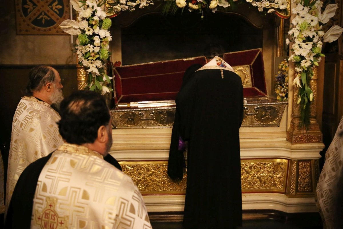 „Să duceţi mărturie în familie şi în cetate că Dumnezeu lucrează la Sfânta Parascheva”  188415