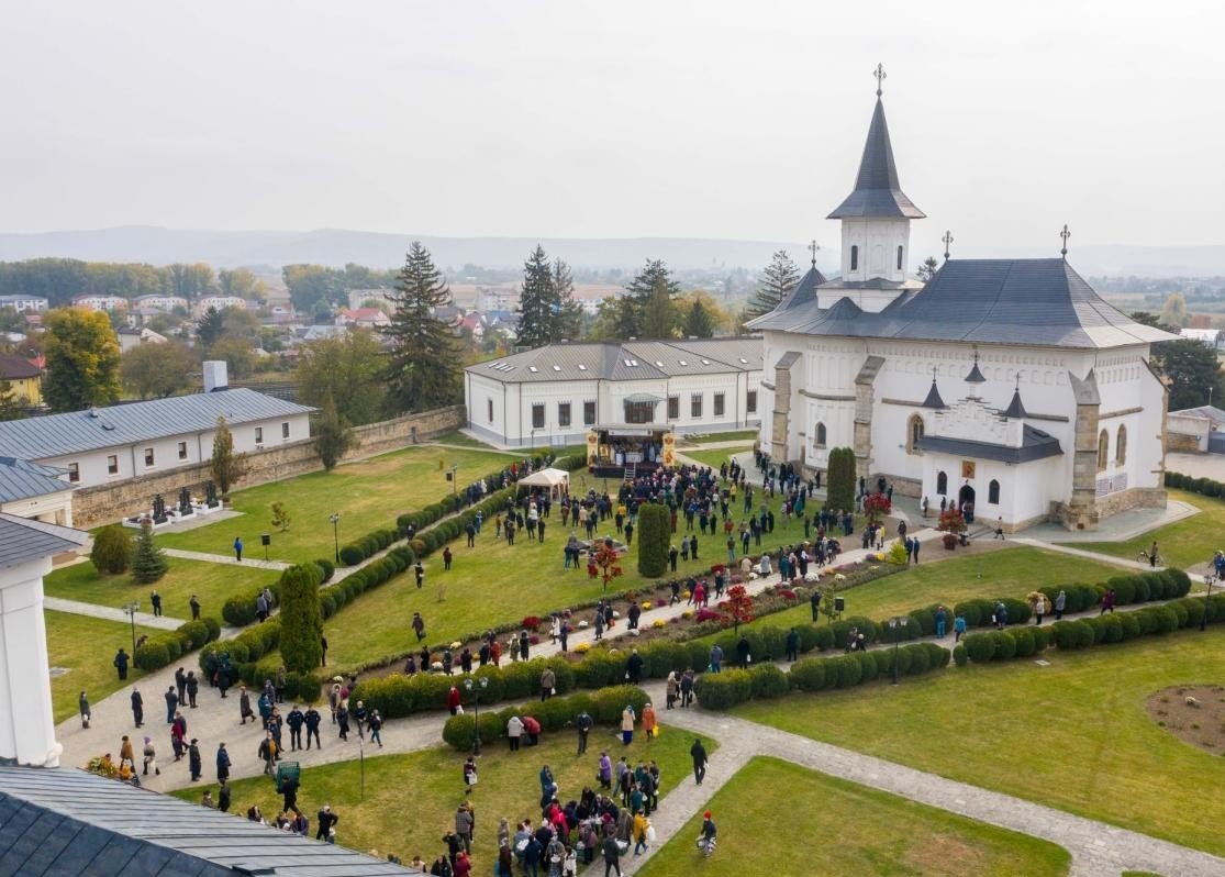 Zilele Sfintei Cuvioase Parascheva serbate la Roman 188435