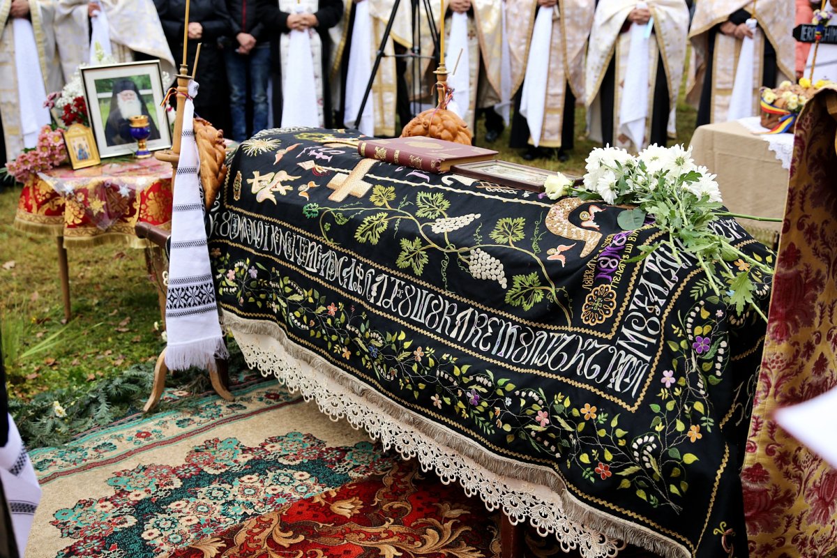 Ieroschimonahul Elefterie Păduraru a fost prohodit de Mitropolitul Moldovei și Bucovinei 188511