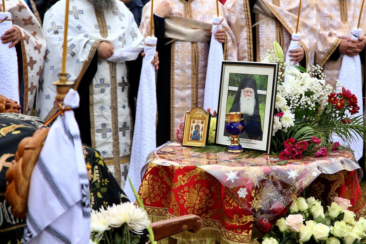 Ieroschimonahul Elefterie Păduraru a fost prohodit de Mitropolitul Moldovei și Bucovinei 188512