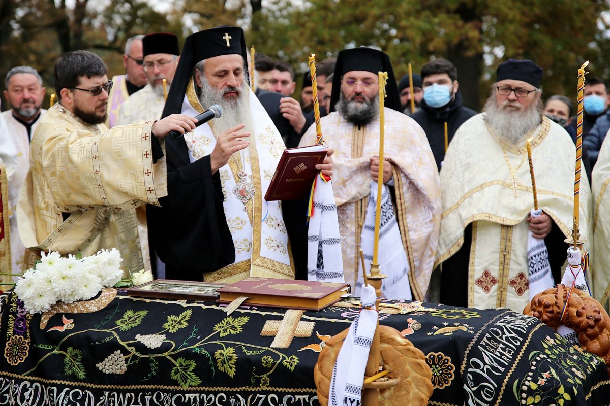 Ieroschimonahul Elefterie Păduraru a fost prohodit de Mitropolitul Moldovei și Bucovinei 188514