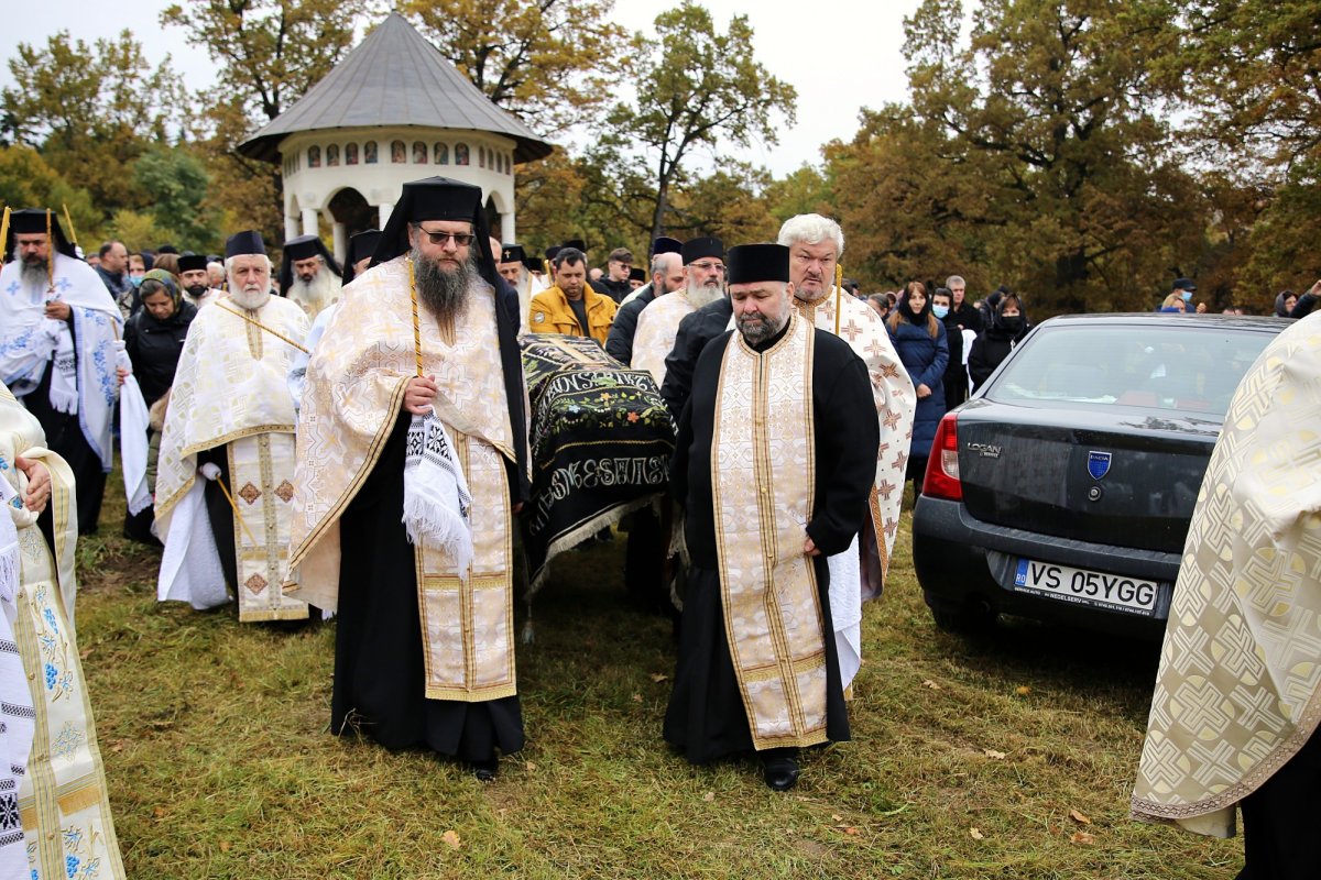 Ieroschimonahul Elefterie Păduraru a fost prohodit de Mitropolitul Moldovei și Bucovinei 188515