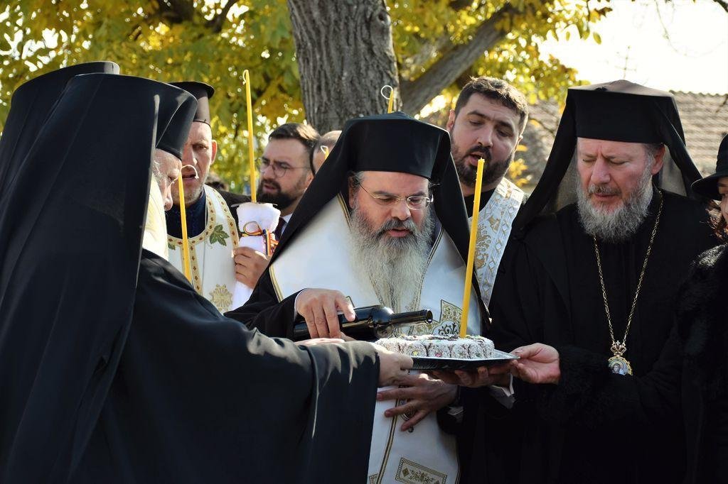 Doamna Tasia Nica, mama PS Părinte Emilian Crișanul, a fost înmormântată la Berezeni, Huși 188697