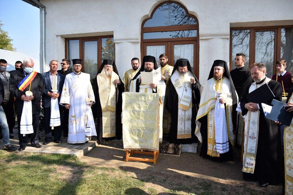 Doamna Tasia Nica, mama PS Părinte Emilian Crișanul, a fost înmormântată la Berezeni, Huși 188698